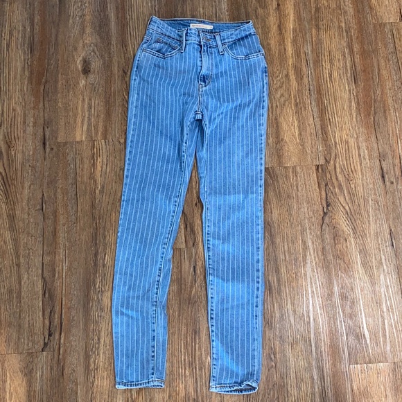 Levi's 721 High Rise Skinny Jeans - Picture 2 of 3